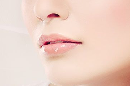 嘴脣薄的女人是不是天生薄命