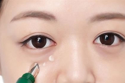 女人淚溝很深是不是晚年不太順利